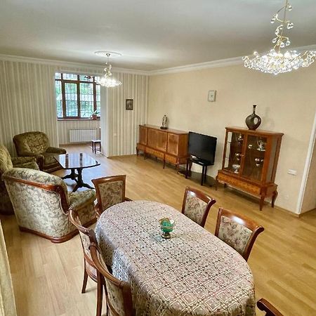 Apartment In The Center Of יירבאן מראה חיצוני תמונה