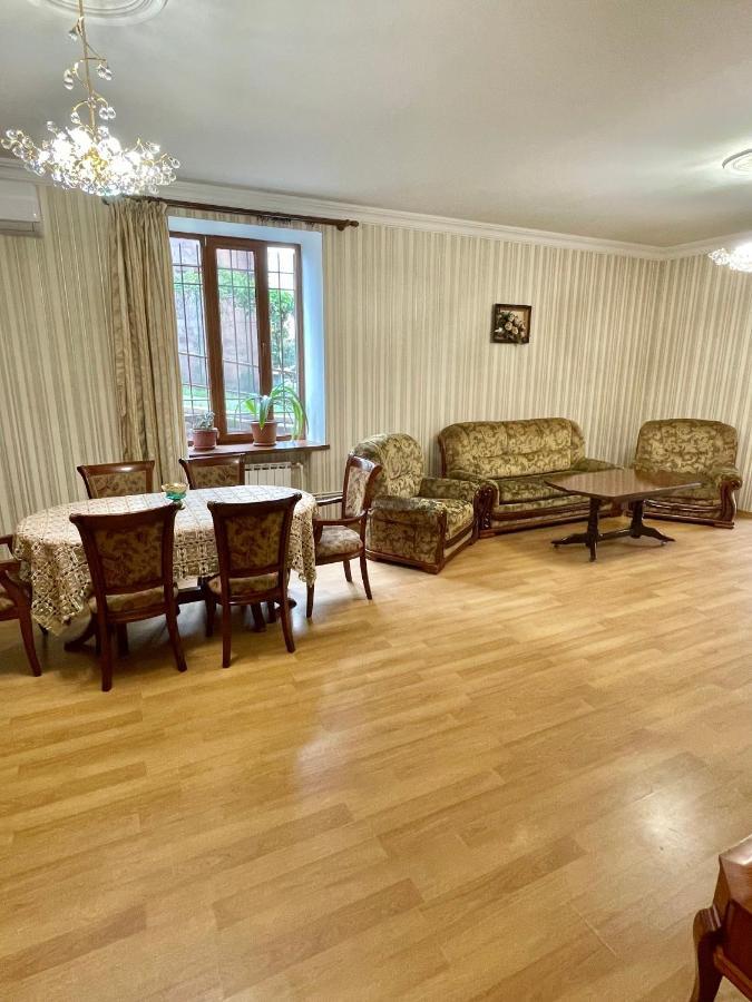 Apartment In The Center Of יירבאן מראה חיצוני תמונה